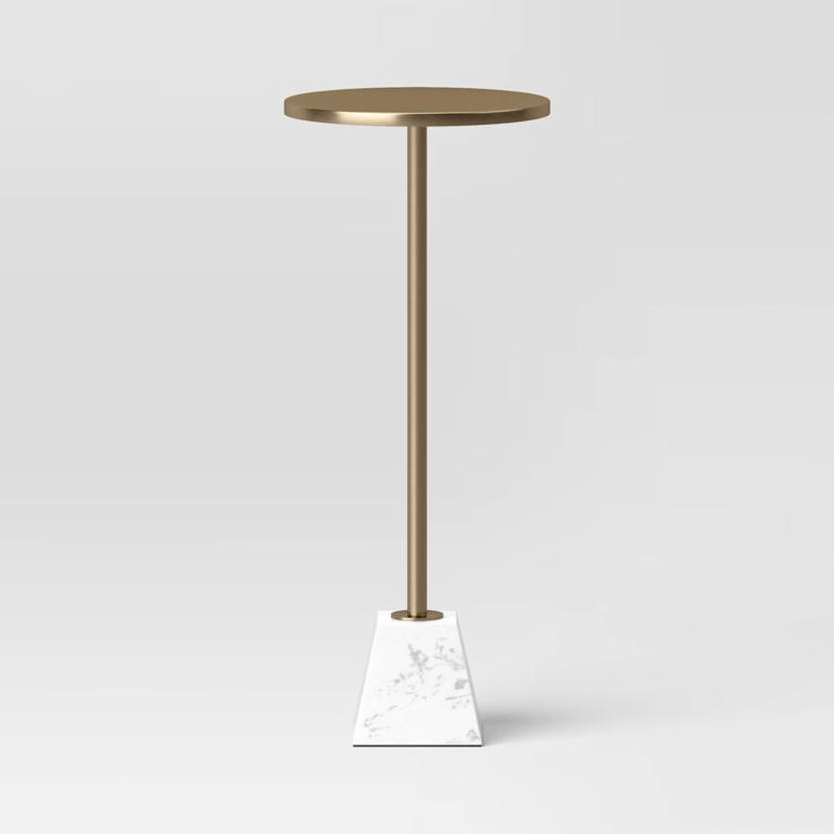 Michelle Pfeiffer’s anti-trend living room shows how to achieve a ...