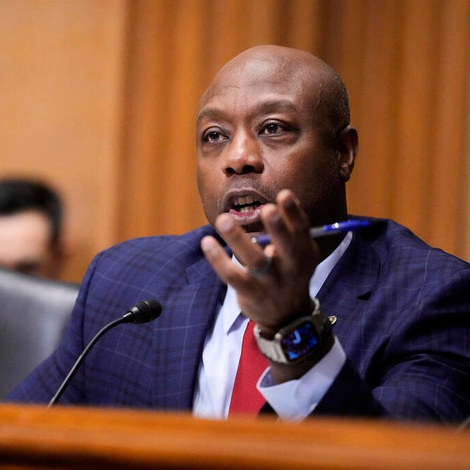 Trump called Sen. Tim Scott after lawmaker condemned image of Obamas<br><br>
