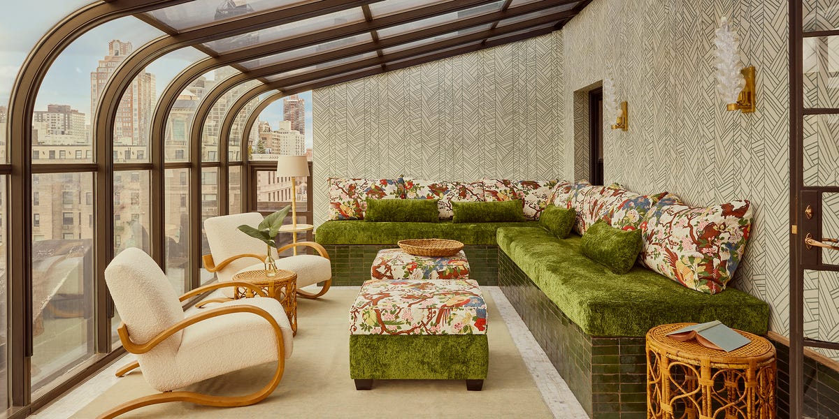Inside a New York City pied-à-terre that embraces maximalist character ...