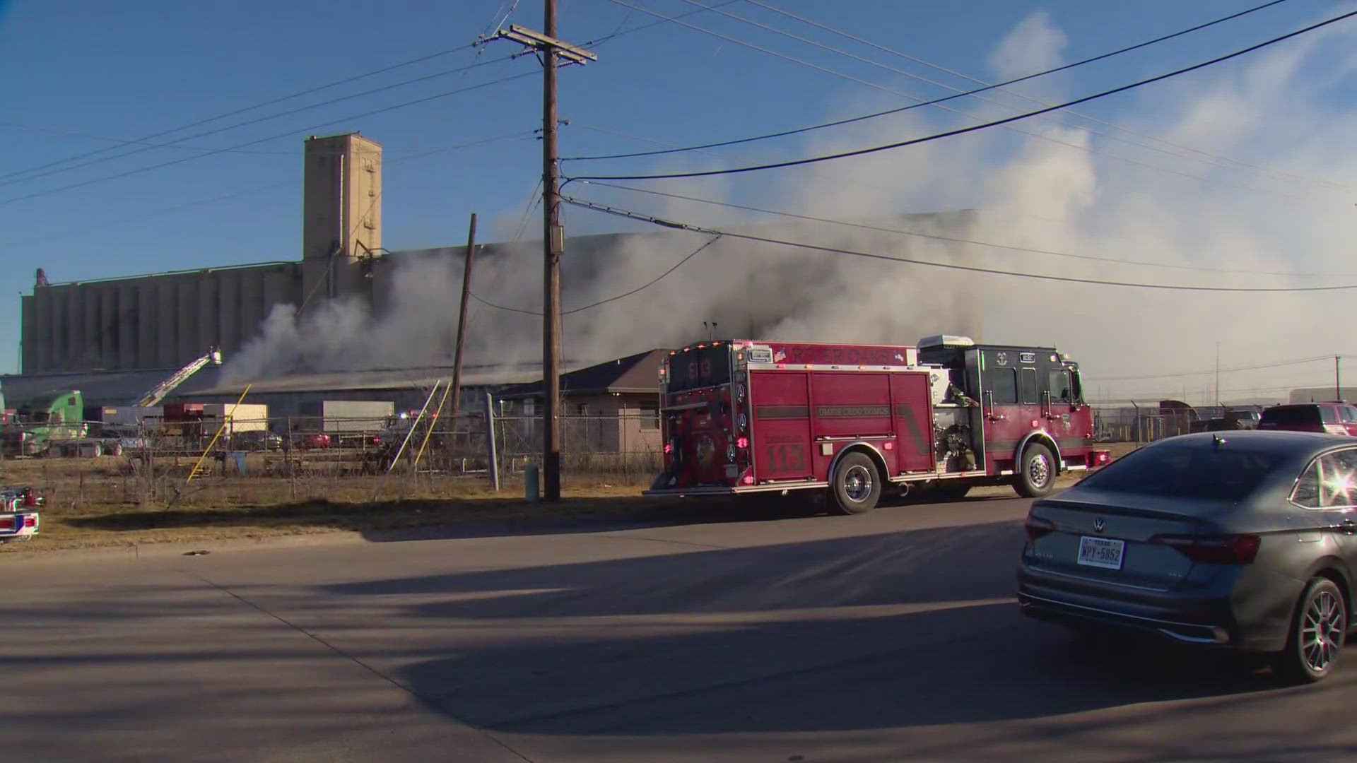 Fort Worth firefighter injured battling warehouse fire