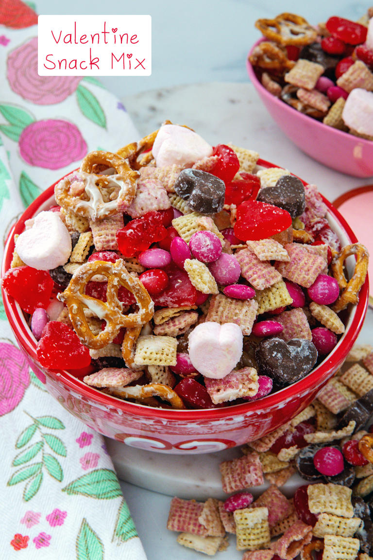 Valentine snack mix