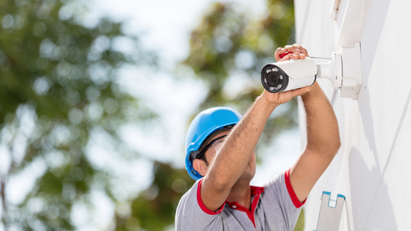 Man Threatens to Re-Instal More Security Cameras When His Entitled SIL ...