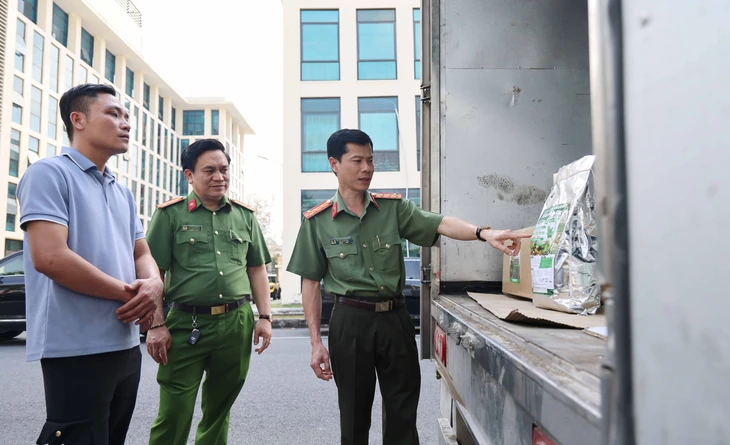 Phát hiện đường dây sản xuất, buôn bán các loại phân bón giả