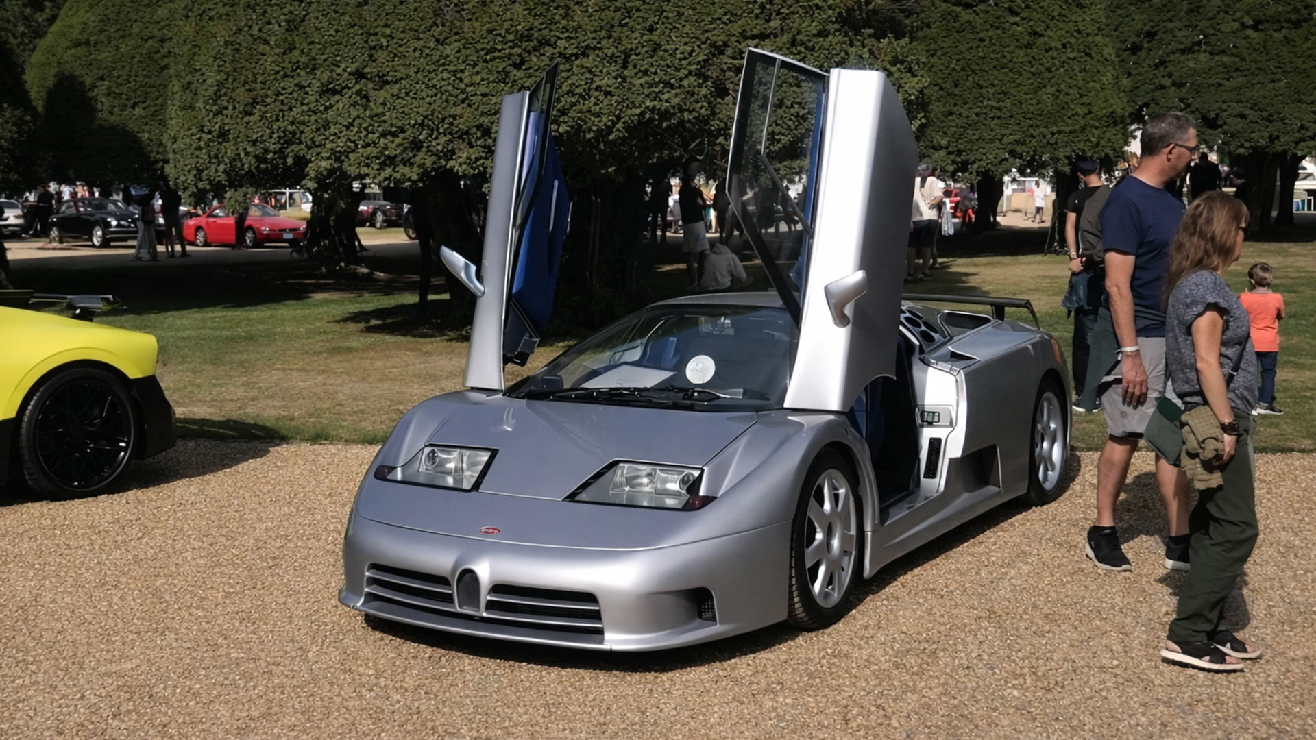 bugatti-eb110-on-display-with-iconic-doors-open