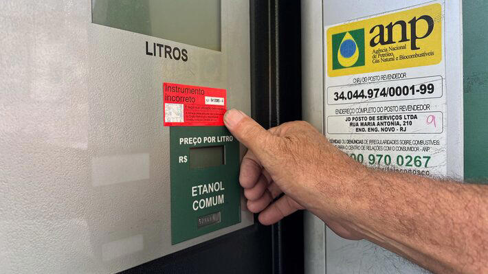 No caso de autuação pelo Inmetro, os postos flagrados com irregularidades podem receber multas entre R$ 100 e R$ 1,5 milhão Foto: Divulgação/I