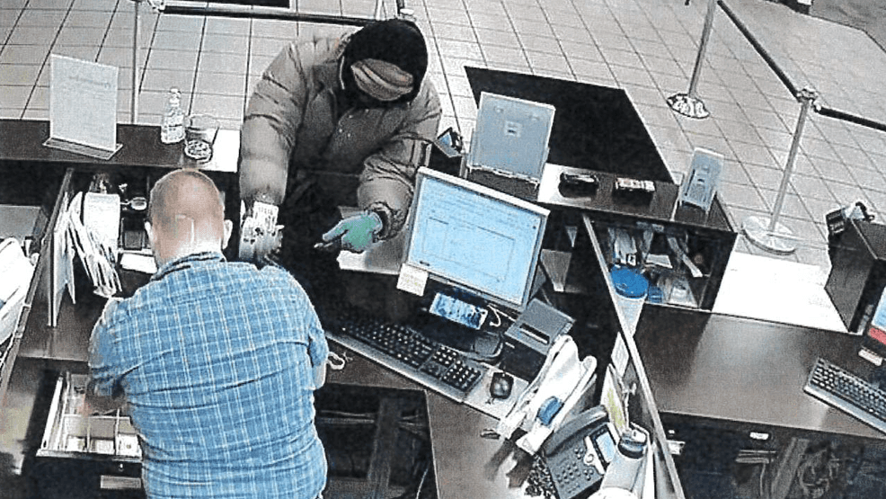 Police search for suspect after Greater Cincinnati bank robbery
