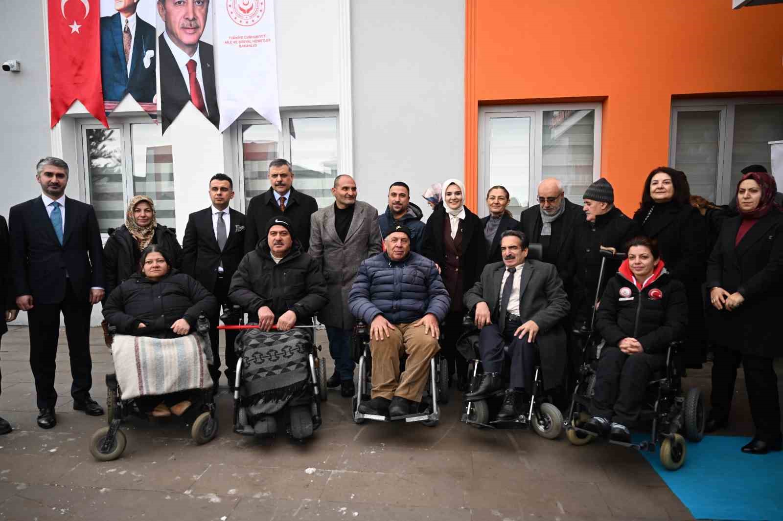 AİLE VE SOSYAL HİZMETLER BAKANI MAHİNUR ÖZDEMİR GÖKTAŞ, ERZURUM'DA ENGELLİ AKTİF YAŞAM MERKEZİ'NİN AÇILIŞINA KATILDI