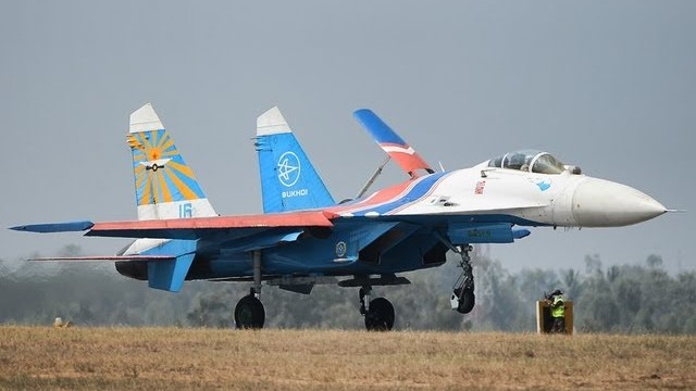 The Russian Knights' Su-27 arrival turned every head | Watch