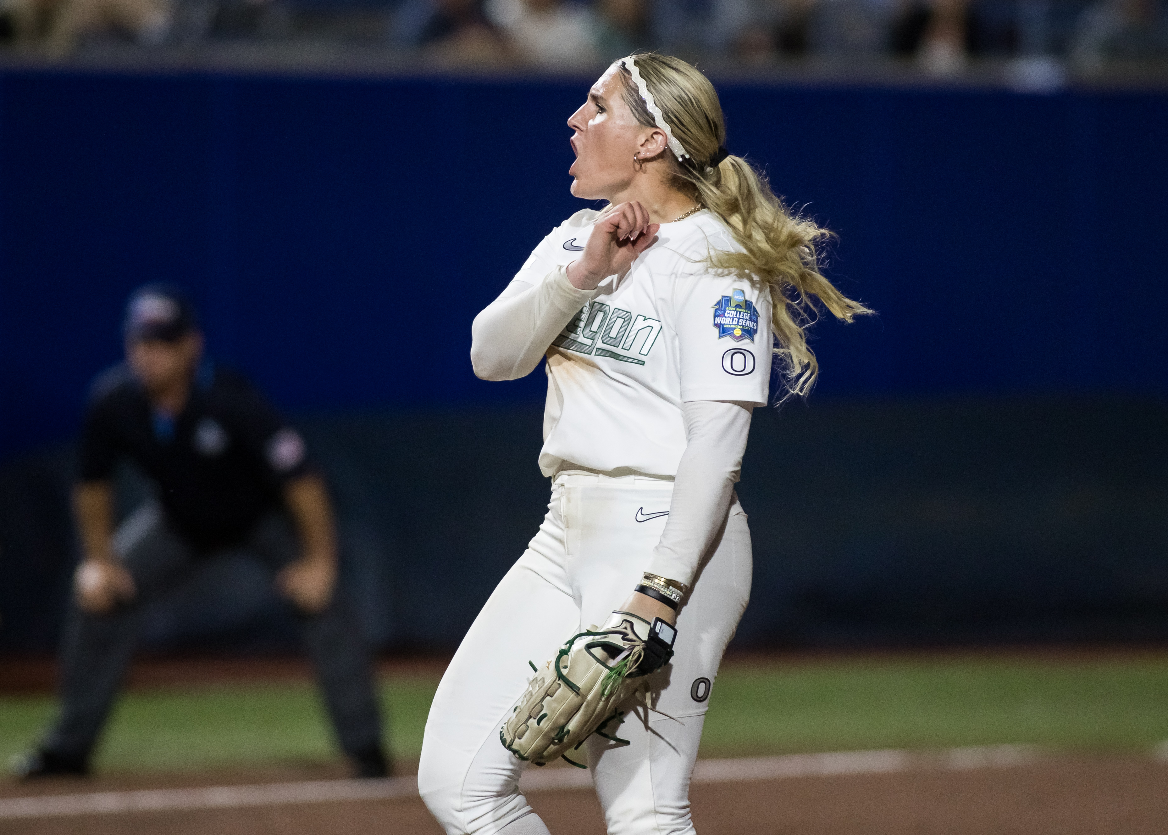 Oregon softball a mixed bag on opening day