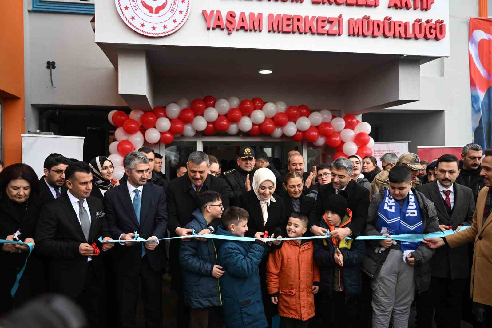 AİLE VE SOSYAL HİZMETLER BAKANI MAHİNUR ÖZDEMİR GÖKTAŞ, ERZURUM'DA ENGELLİ AKTİF YAŞAM MERKEZİ'NİN AÇILIŞINA KATILDI