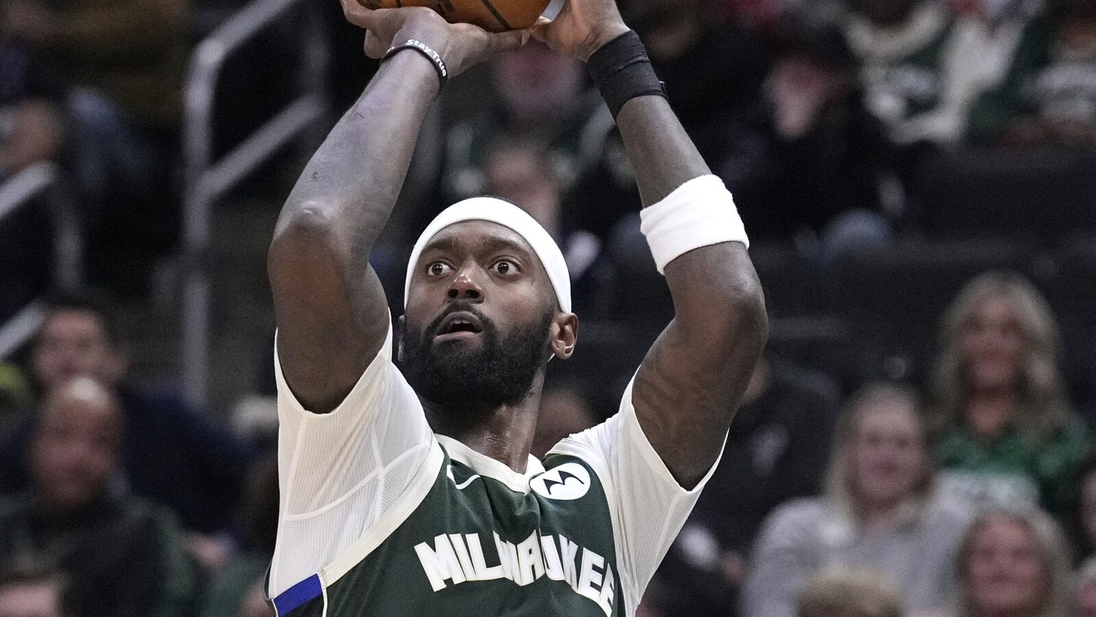 Milwaukee Bucks: Bobby Portis gets 100% real on effect of Giannis trade rumors on team<br><br>