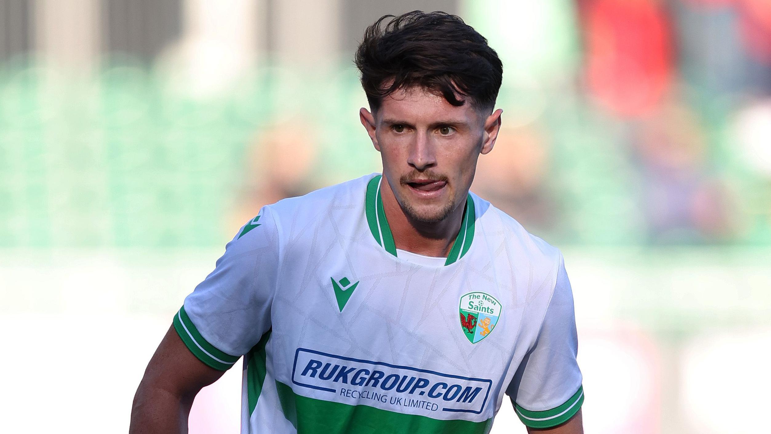 Cymru Premier: Holden scores hat-trick as TNS hit six<br>