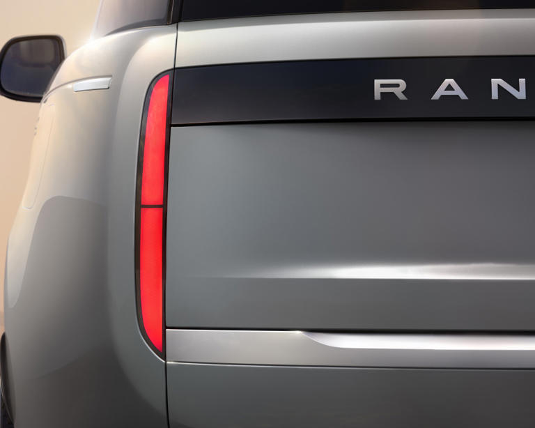 Range Rover confirms a new electric model between Evoque and Range Rover