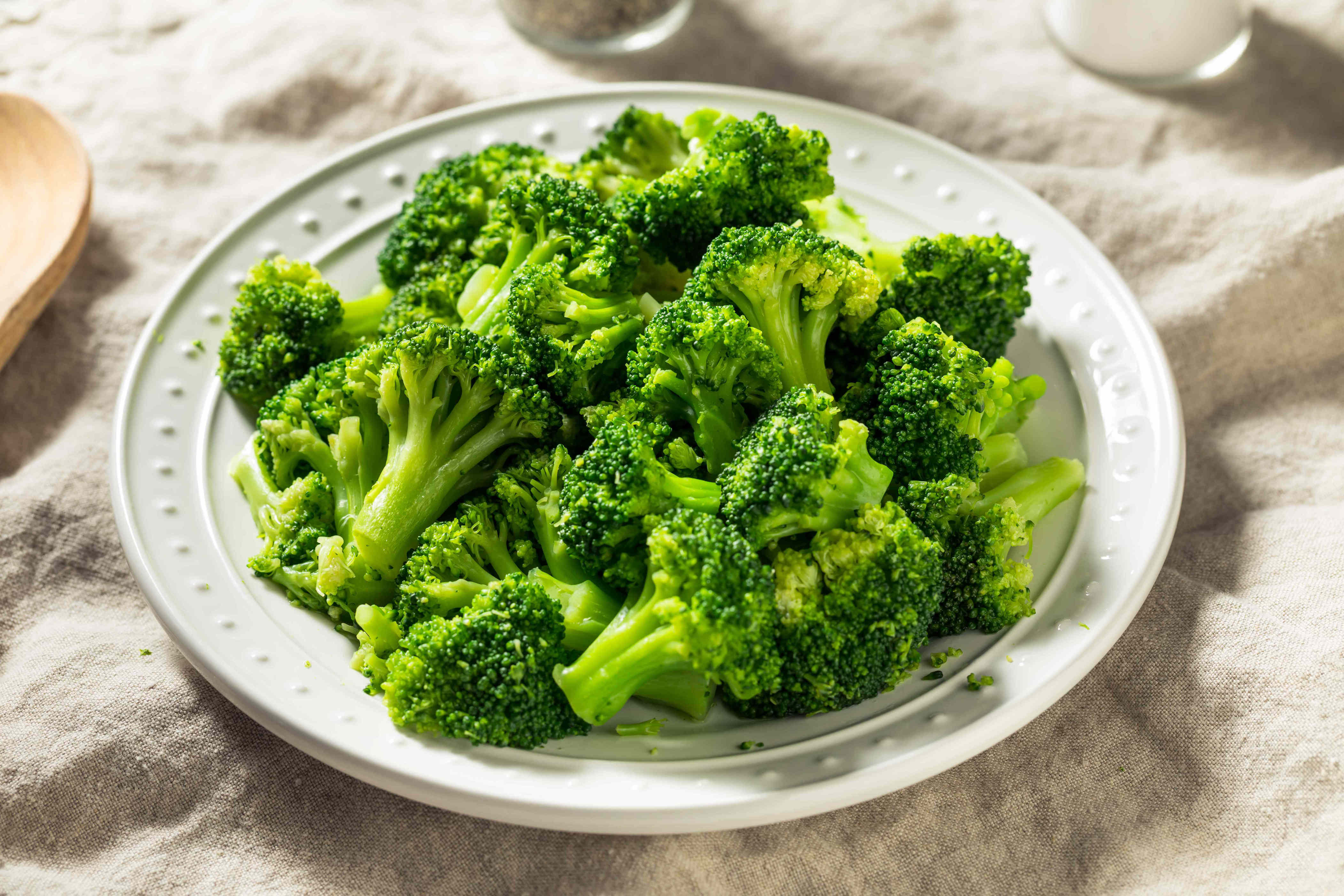 The right way to steam broccoli for bright, tender florets every time