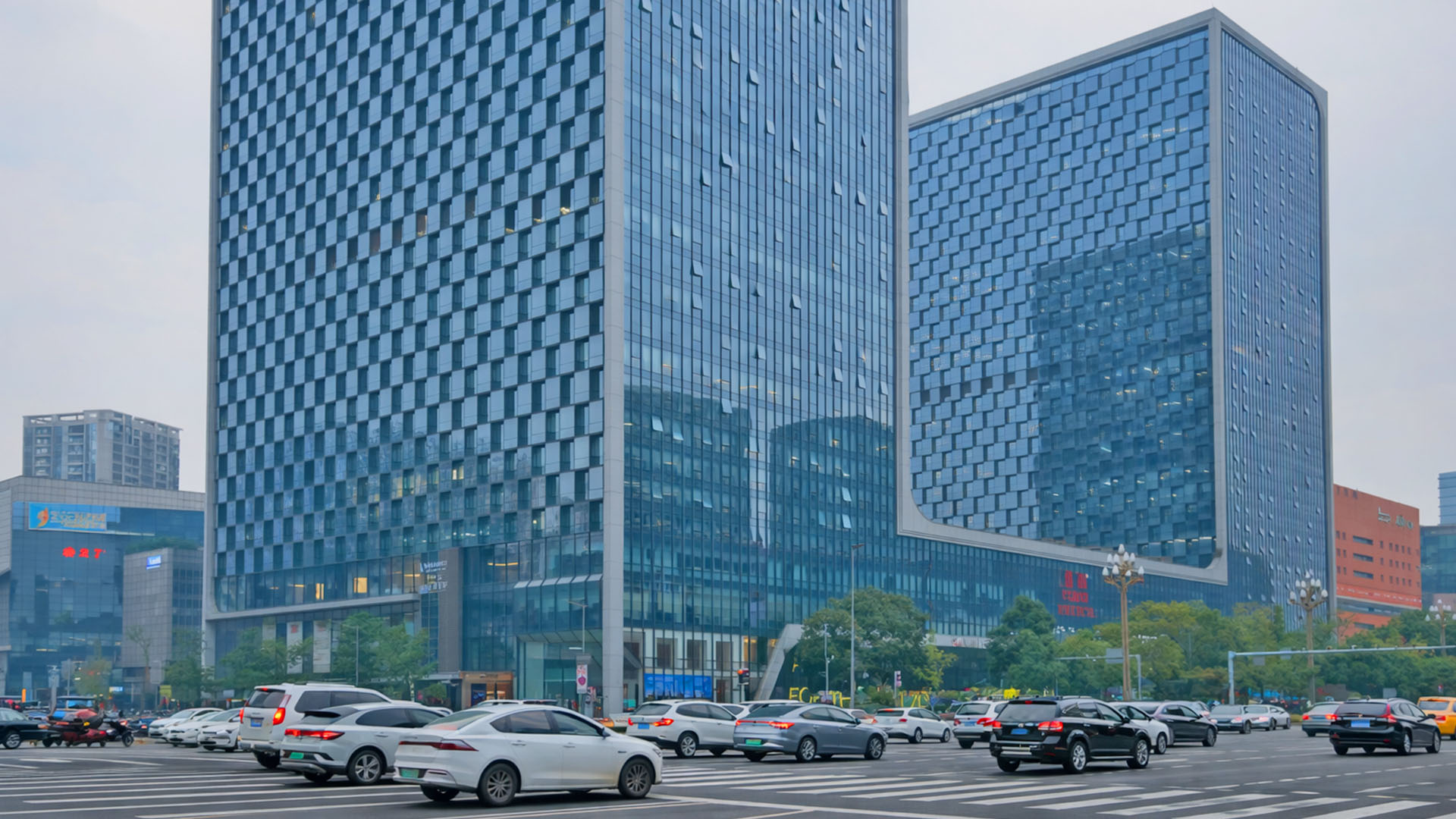 中国・成都の活気あふれるビジネス街