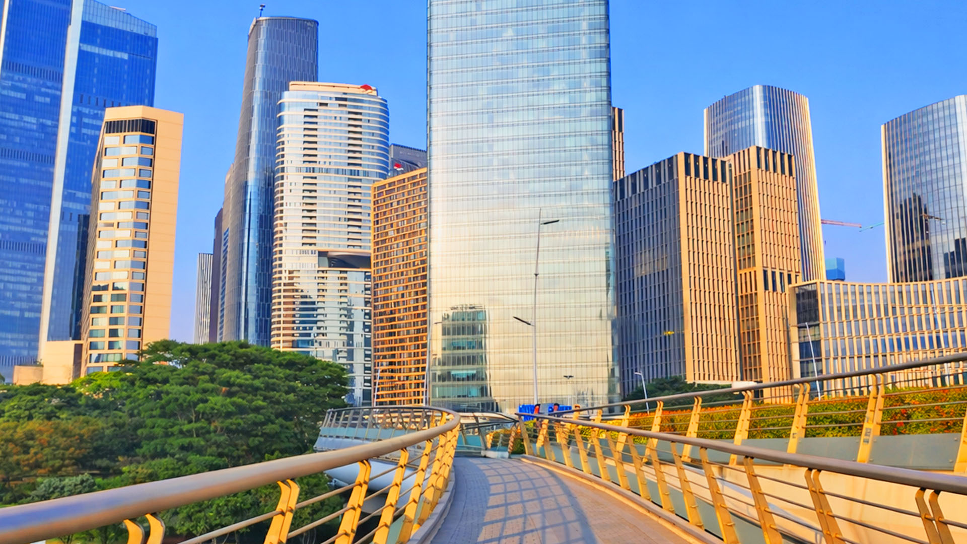 China connects skyscrapers with walkway