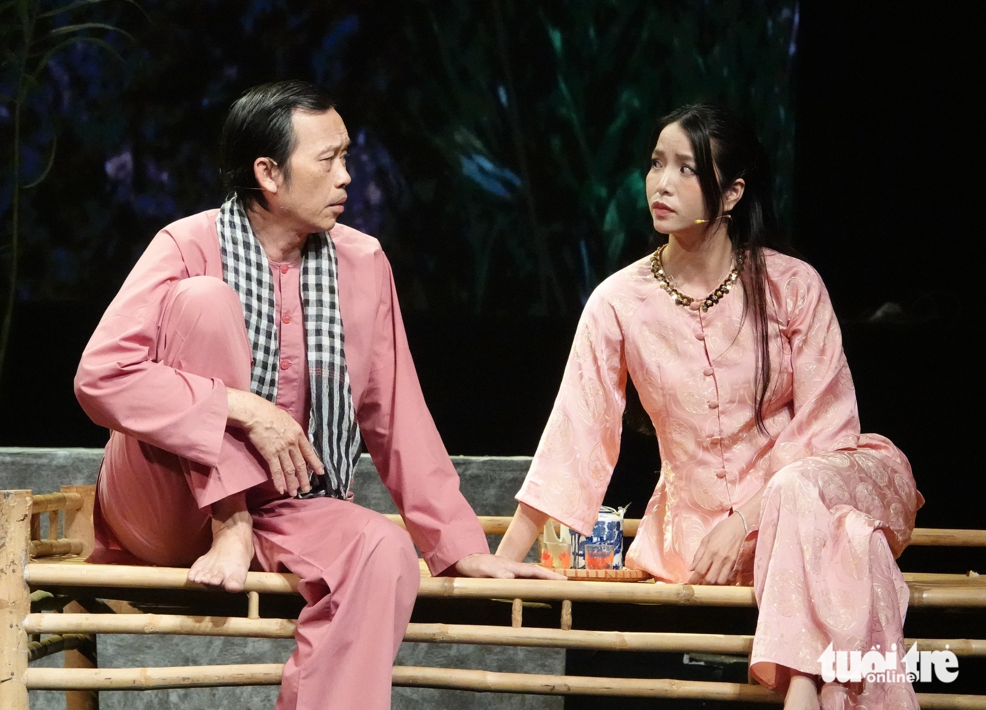 Hoài Linh làm cha chồng nhức đầu với con dâu ba miền