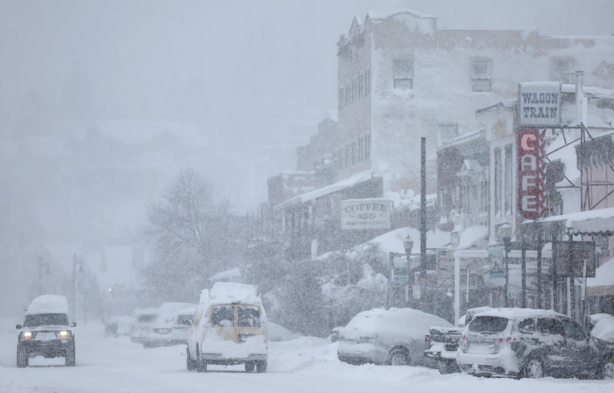 New winter storm warnings issued for 2 states as 24 inches of snow, 70 ...