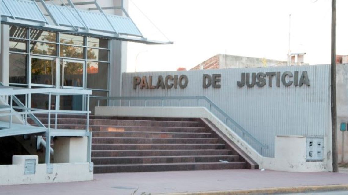 Condenaron a una mujer por estafar a un hombre con discapacidad y ...