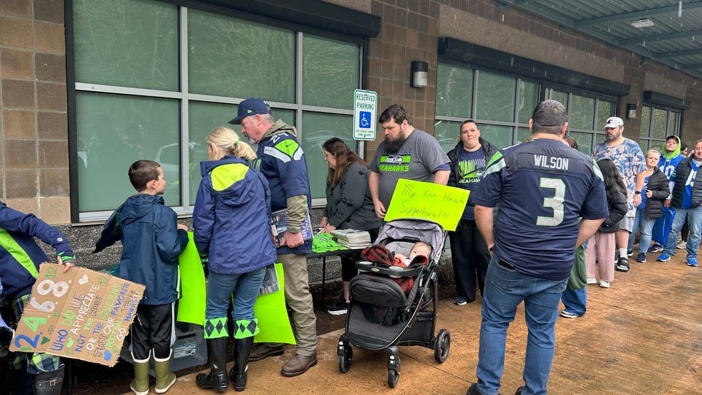 Fans flock to Mill Creek for Seahawks gear giveaway and rally ahead of ...
