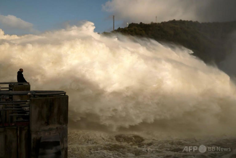 冬の嵐が相次ぐイベリア半島 新たな嵐で1人死亡