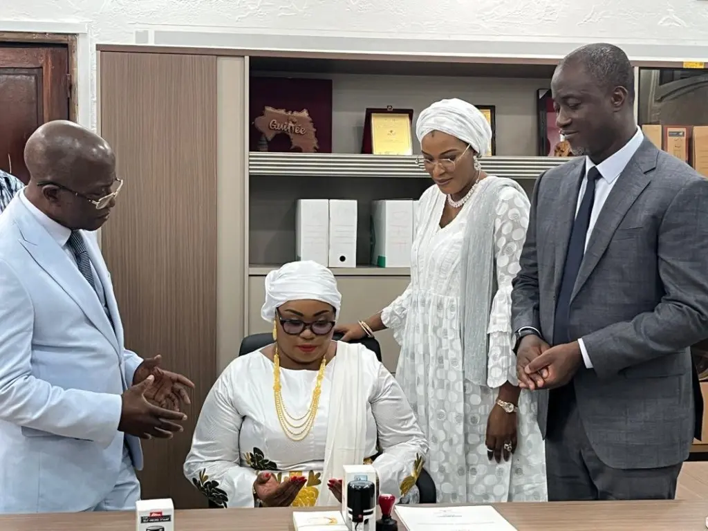 Guinée: Mme Fatima Camara officiellement installée dans ses nouvelles fonctions de ministre de l’industrie et du commerce