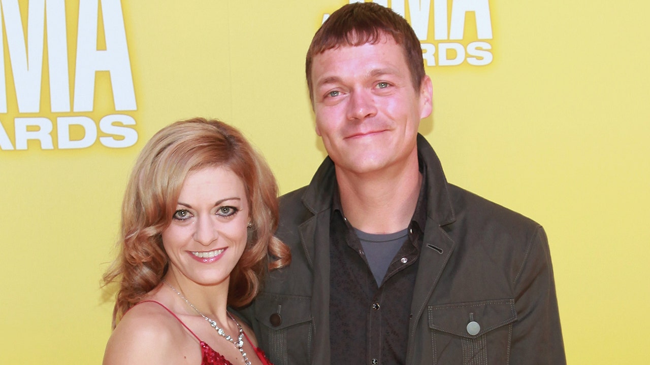 3 Doors Down frontman Brad Arnold dead at 47<br><br>