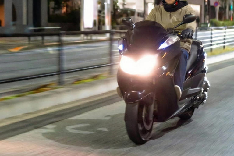 35歳の男がスクーターで “歩行者用道路” を走行し検挙されるも 反則金6千円 を『2年無視』し続けた結果、逮捕 ネットでコメント殺到「スクーターの歩道走行や逆行走行は日常茶飯事です。マジで全部取り締まって欲しい」「６０００円払わないで逮捕歴かぁ・・・」