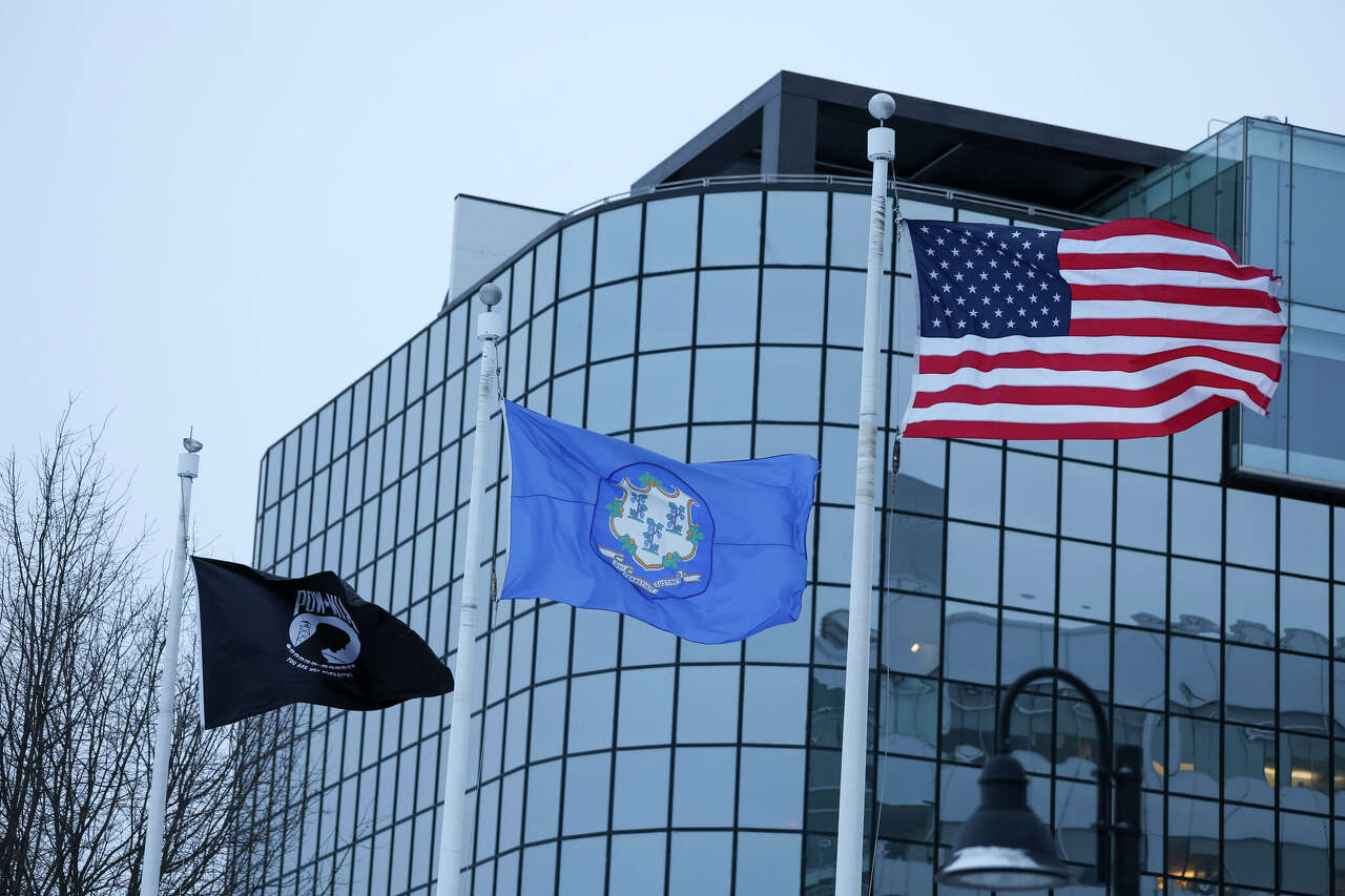 Hundreds of Connecticut power outages reported Saturday amid high winds after storm<br>