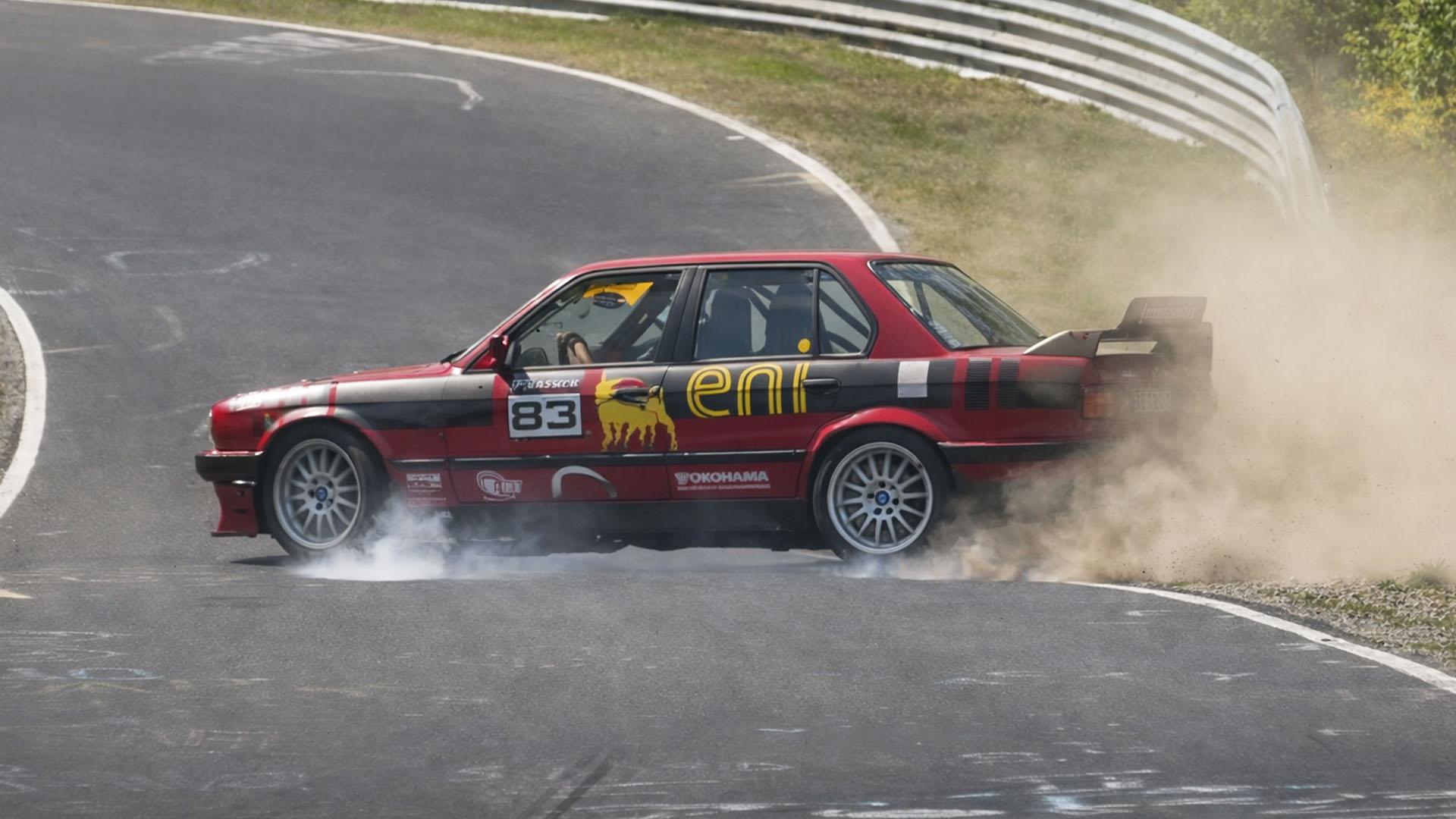 Aggressive driving ends with dust and smoke at Nürburgring