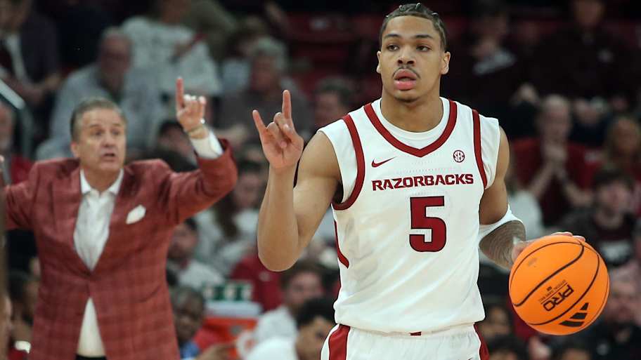 Razorbacks' Darius Acuff collects latest victim in huge road blowout