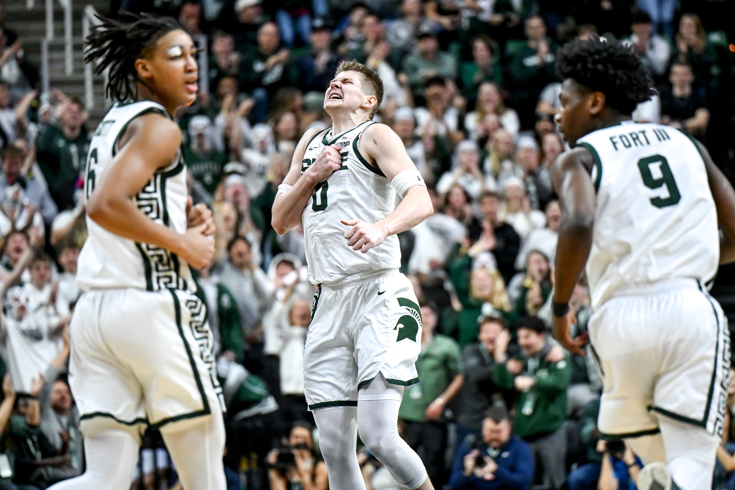 Social media reacts to Michigan State knocking off No. 5 Illinois