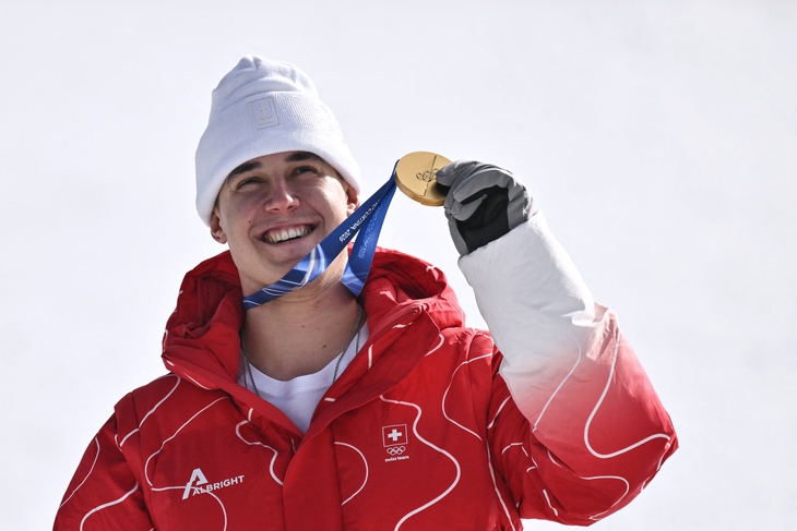 Công nhân xây dựng giành HCV đầu tiên Olympic mùa đông 2026