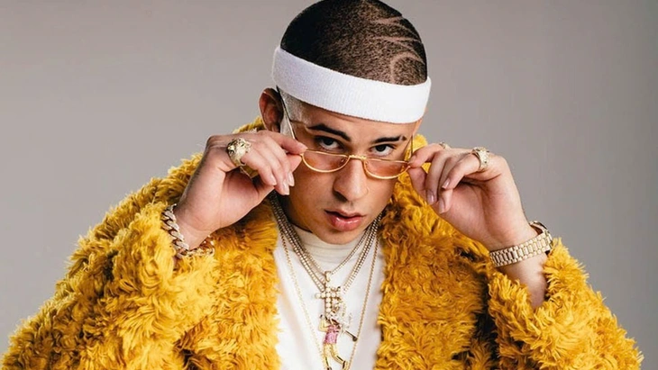 Thời trang phá cách của Bad Bunny, ngôi sao làm nên lịch sử Grammy 2026
