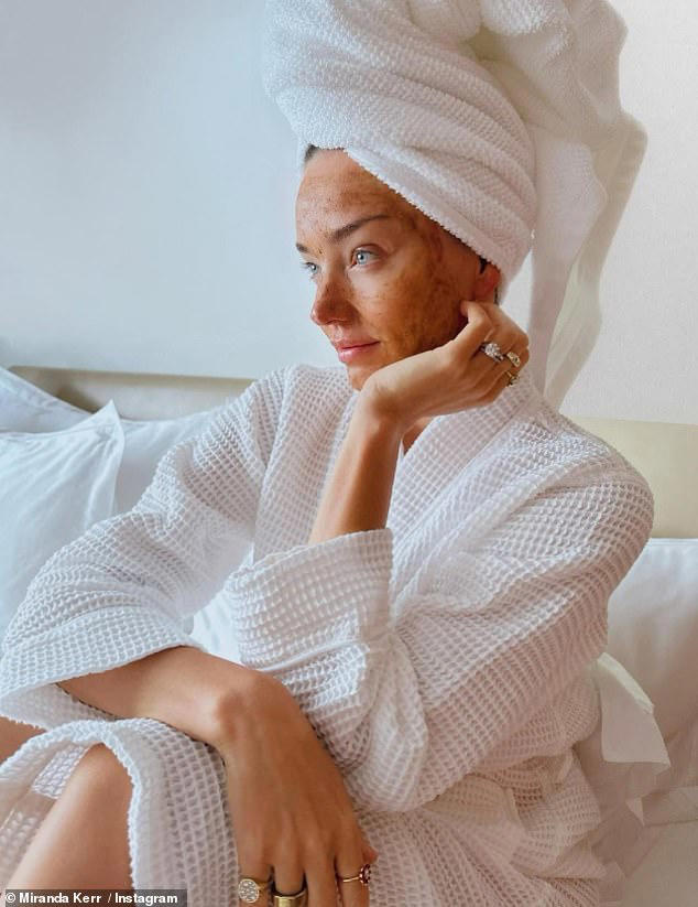 Day in the life of supermodel Miranda Kerr from meditating with her ...