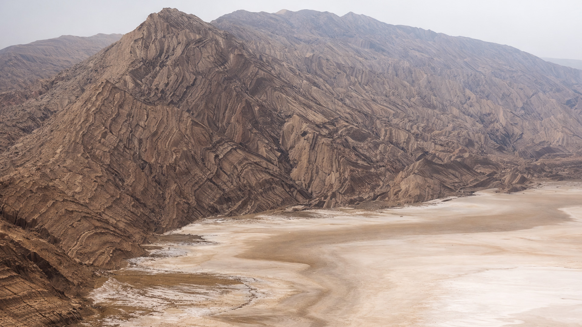 What formed these strange mountain patterns?