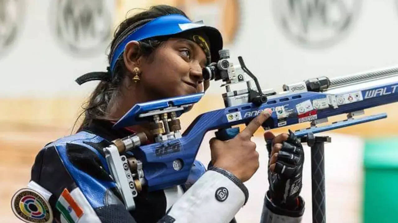 Elavenil strikes gold in high-scoring women's 10m air rifle final