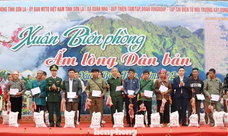 Bộ đội Biên phòng Sơn La kêu gọi, hỗ trợ quà tặng trị giá gần 3,9 tỷ đồng để dân bản đón Tết