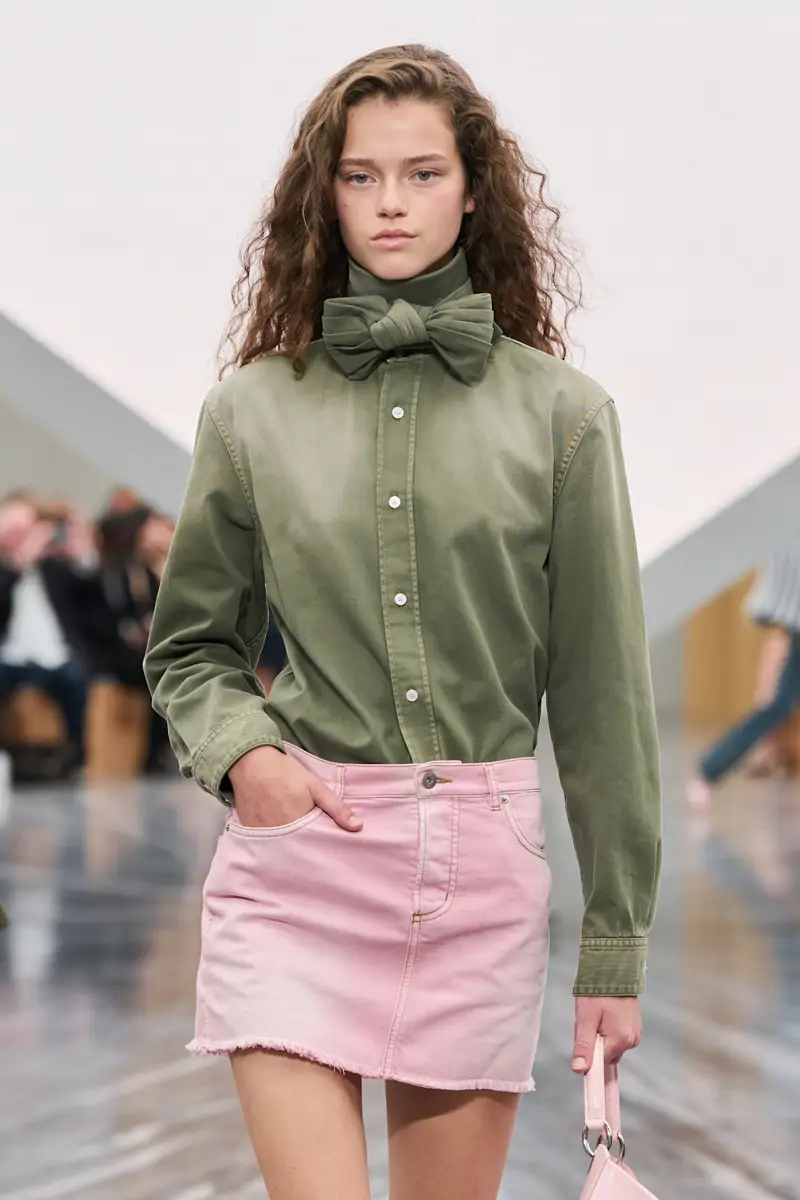 Los looks más bonitos para llevar el rosa en la primavera 2026