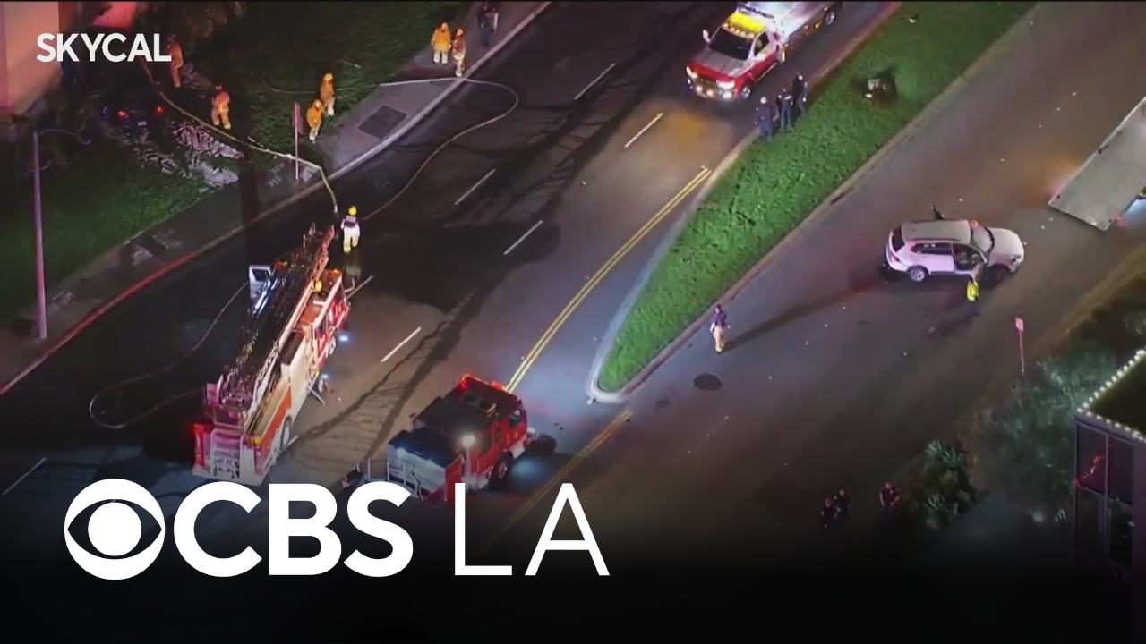Multiple people injured after car crashes into Manhattan Beach building