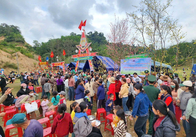 Rộn ràng 'Xuân biên phòng - Ấm lòng dân bản' ở xã biên giới Đà Nẵng