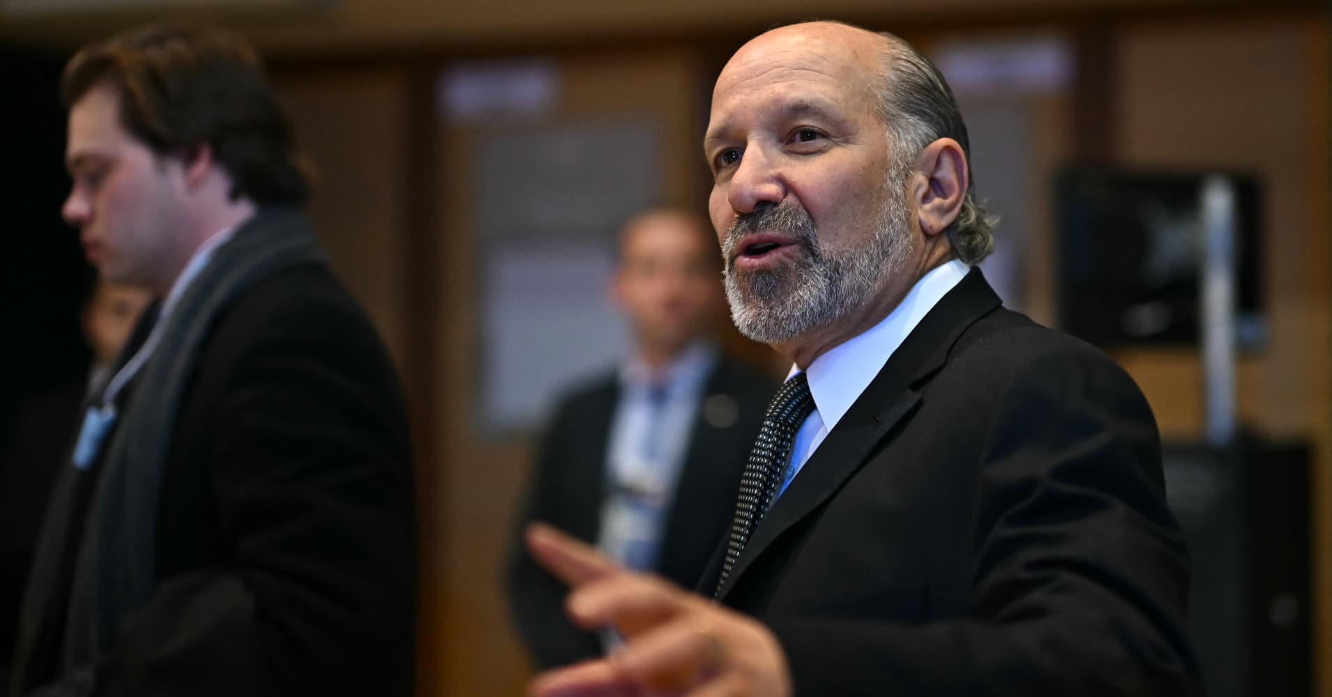 Epstein files: Congressional lawmakers call for Trump Commerce chief Lutnick to resign, or be fired<br><br>