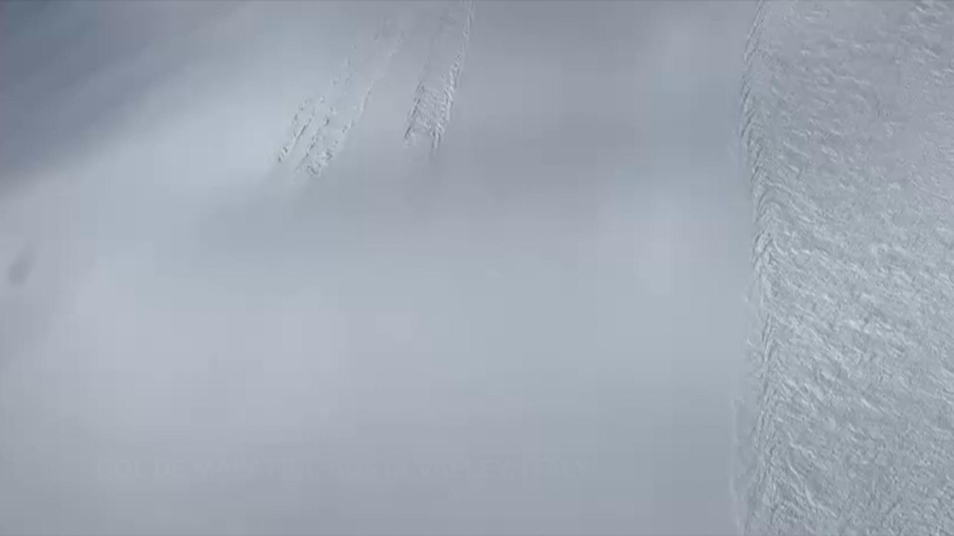 Five hikers killed after several avalanches in Italy<br>