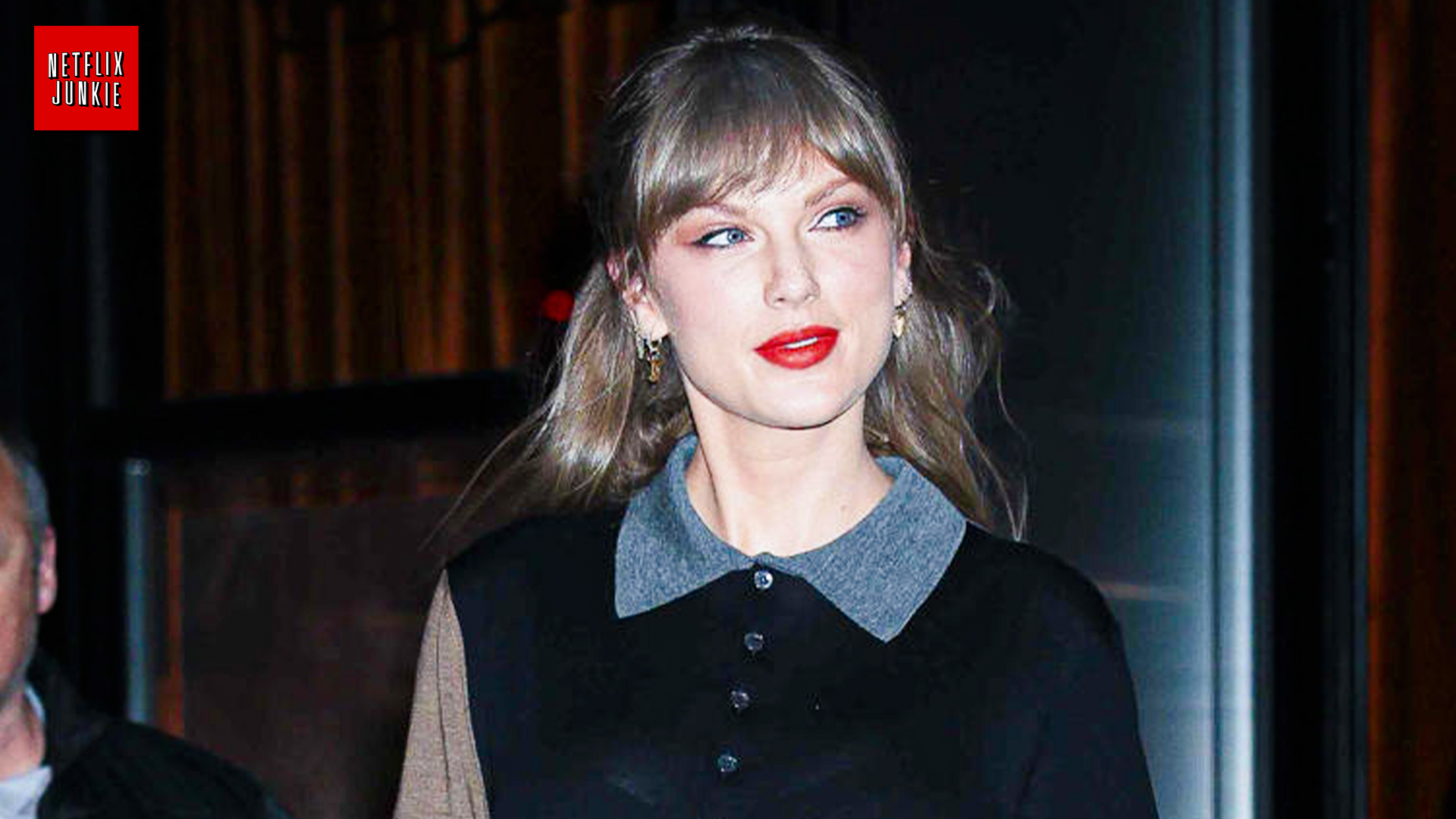 Taylor Swift trades her signature blonde for a short brunette chop and ...