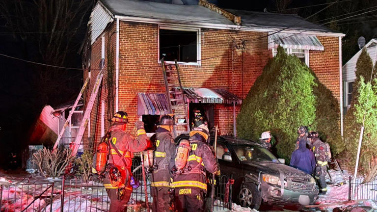 2 firefighters injured, 3 displaced in Southeast DC fire, officials say