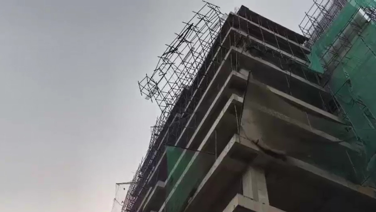 2 labourers killed, 1 injured as scaffolding collapses at construction ...