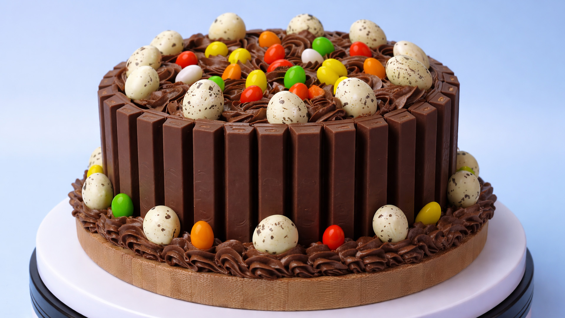 Stunning melted chocolate cake ideas using KitKat