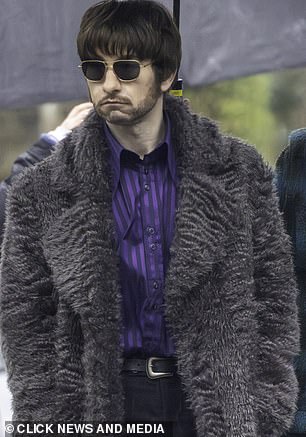 Barry Keoghan transforms into Ringo Starr as he's seen on set of ...