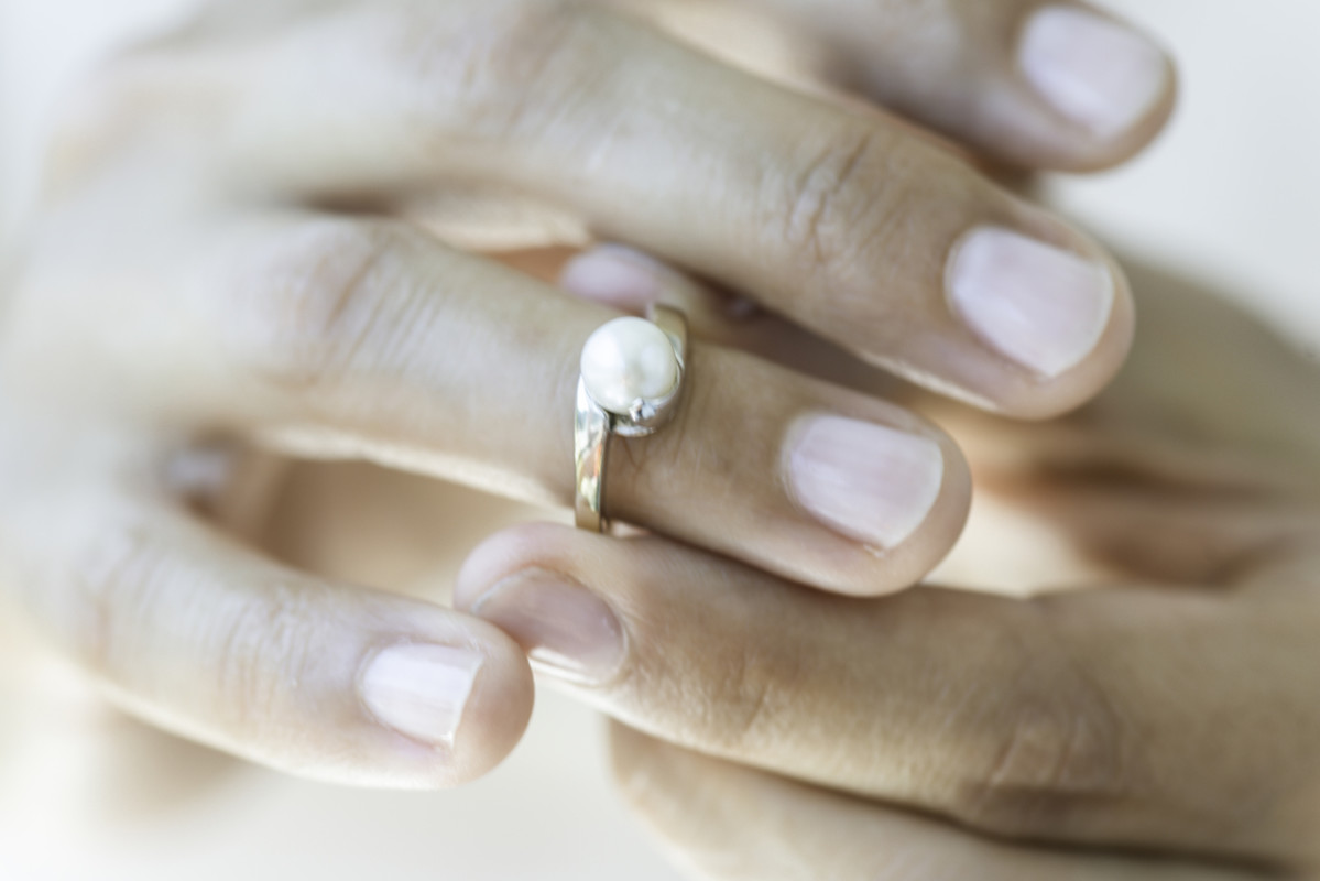 Discover Which Finger To Wear a Promise Ring and Its Meaning in ...