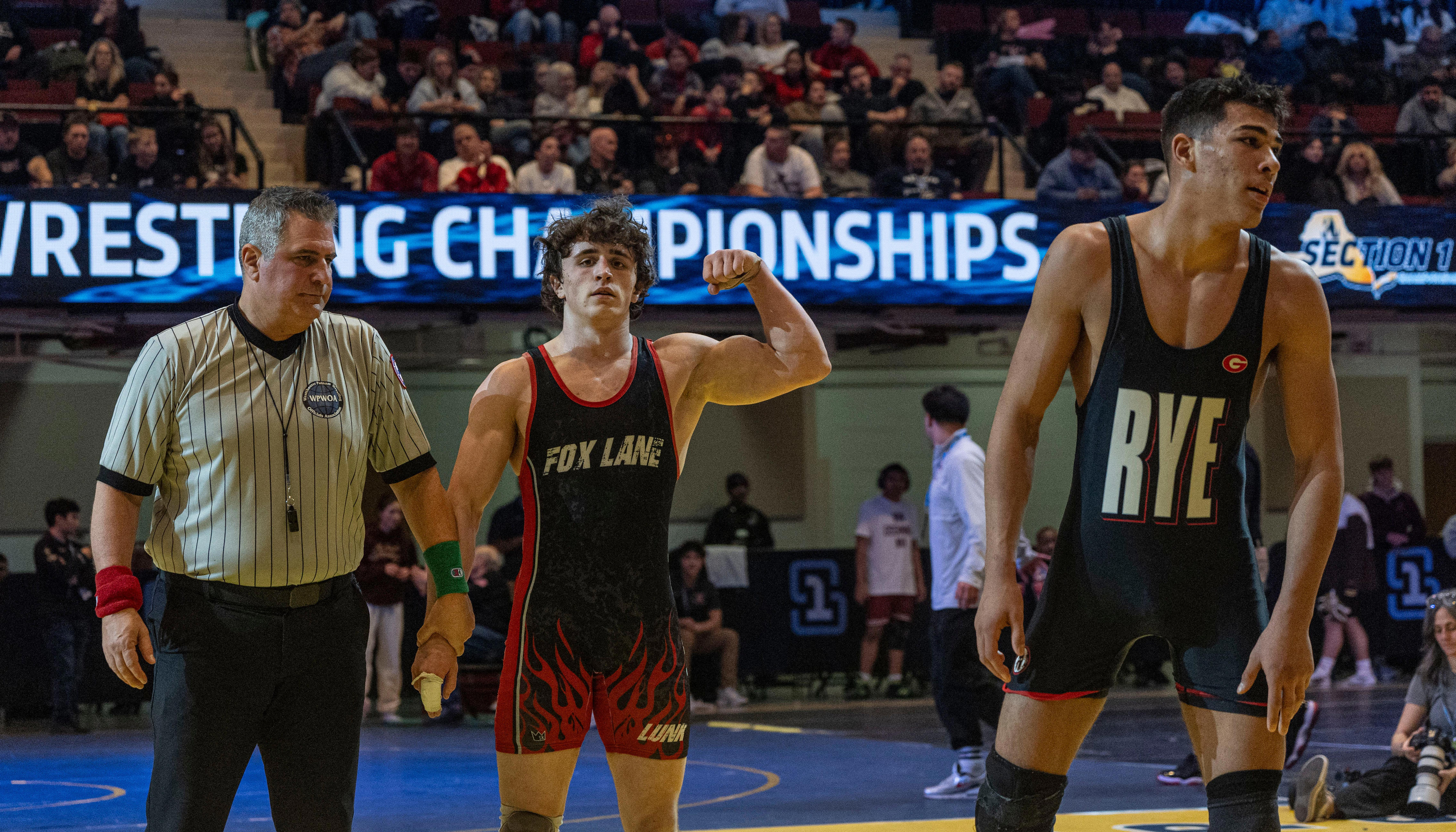 Which local wrestlers qualified for the New York State tournament?